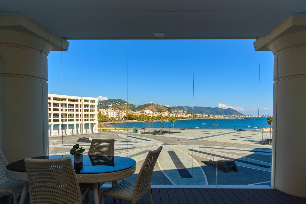 Mareluna Crescent - Luxury Seafront Experience Apartment *