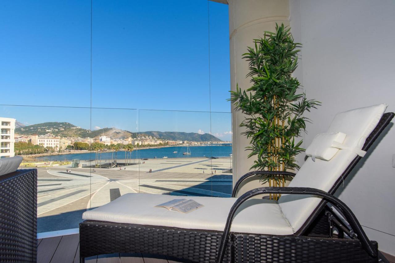 Mareluna Crescent - Luxury Seafront Experience Apartment *