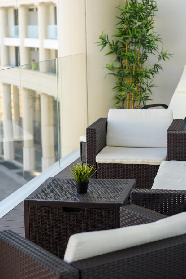 Mareluna Crescent - Luxury Seafront Experience Apartment *