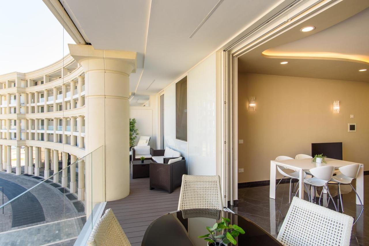 Mareluna Crescent - Luxury Seafront Experience *