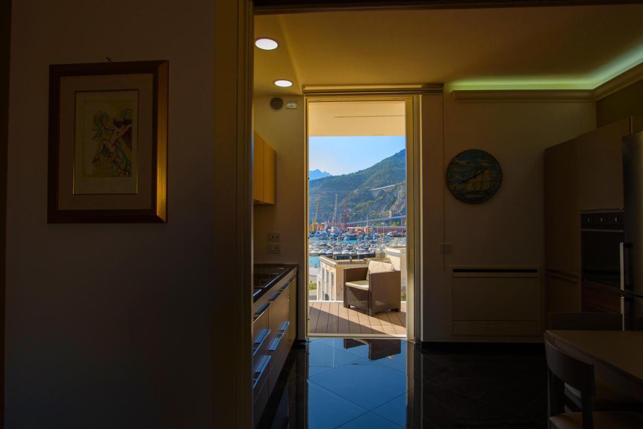 Mareluna Crescent - Luxury Seafront Experience Apartment *