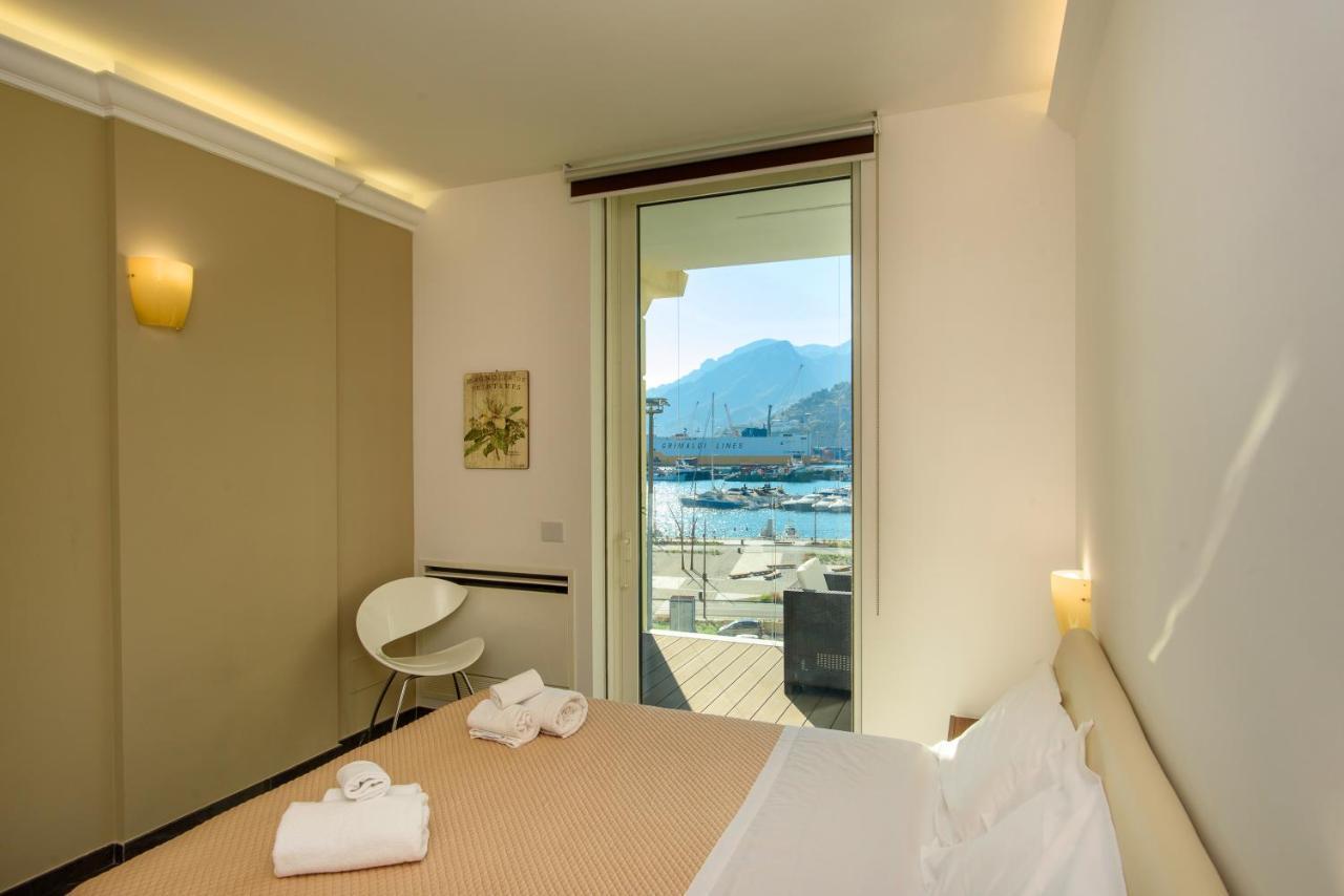 Mareluna Crescent - Luxury Seafront Experience *