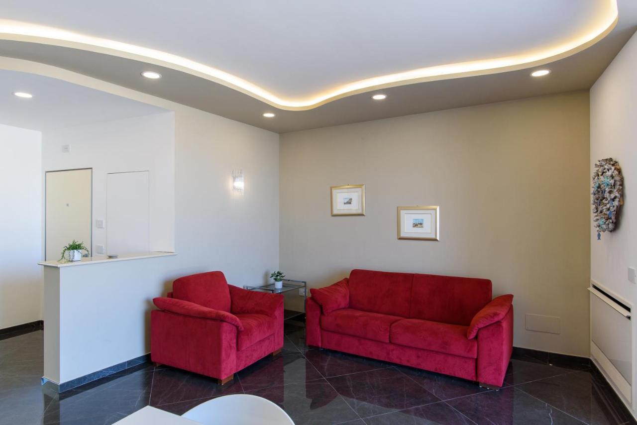 Mareluna Crescent - Luxury Seafront Experience Apartment