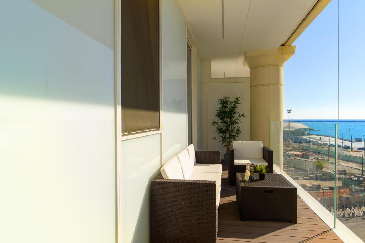 Mareluna Crescent - Luxury Seafront Experience