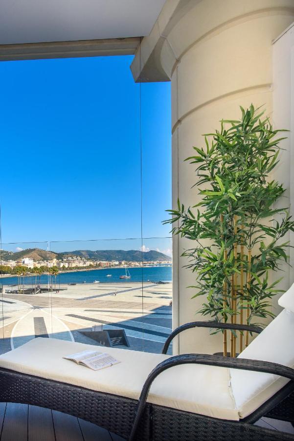 Mareluna Crescent - Luxury Seafront Experience