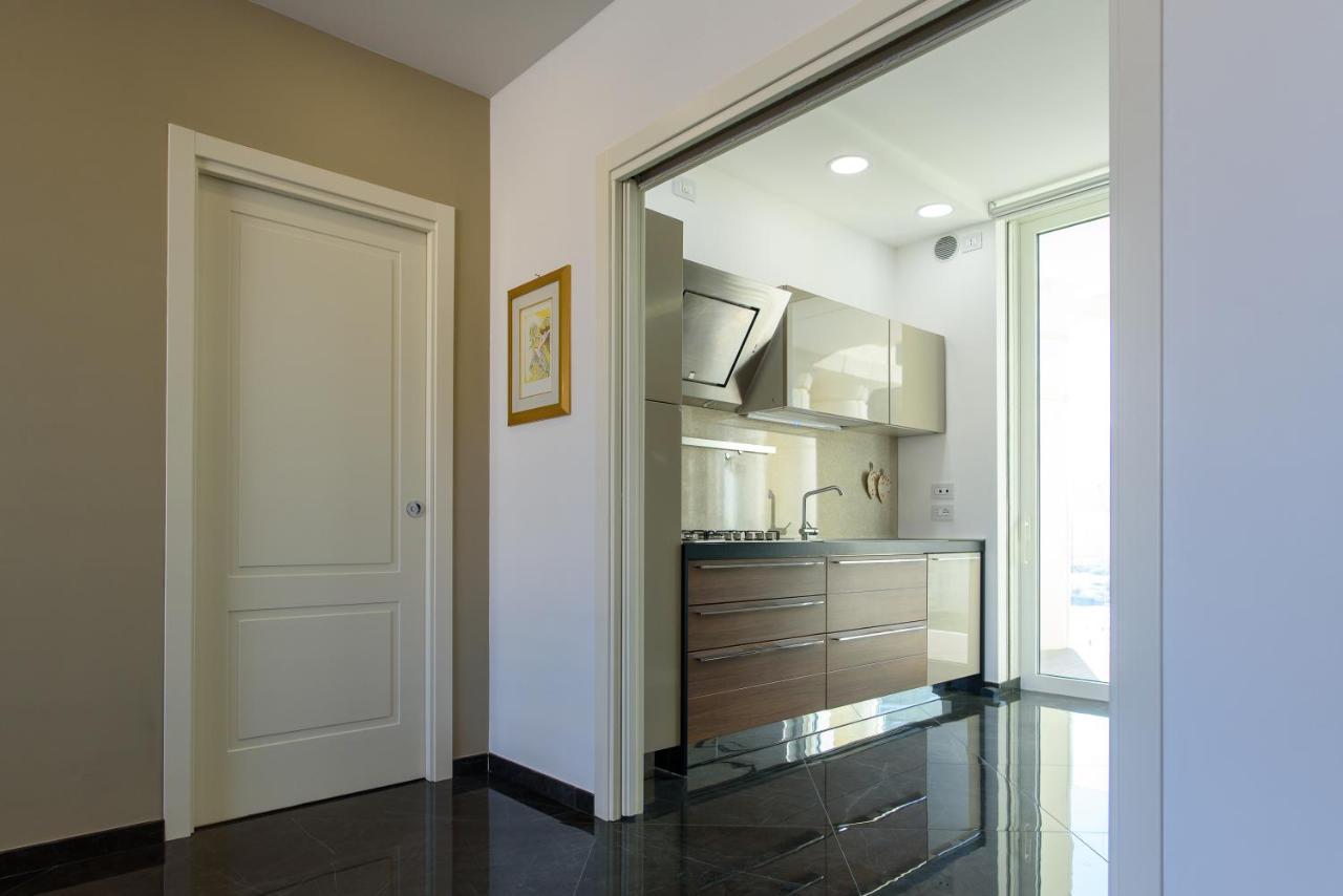 Mareluna Crescent - Luxury Seafront Experience Apartment *