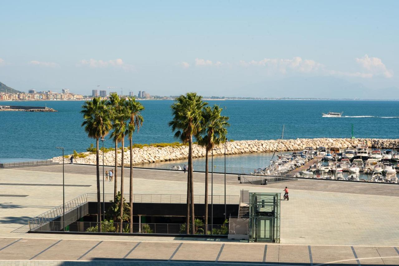 Mareluna Crescent - Luxury Seafront Experience Apartment