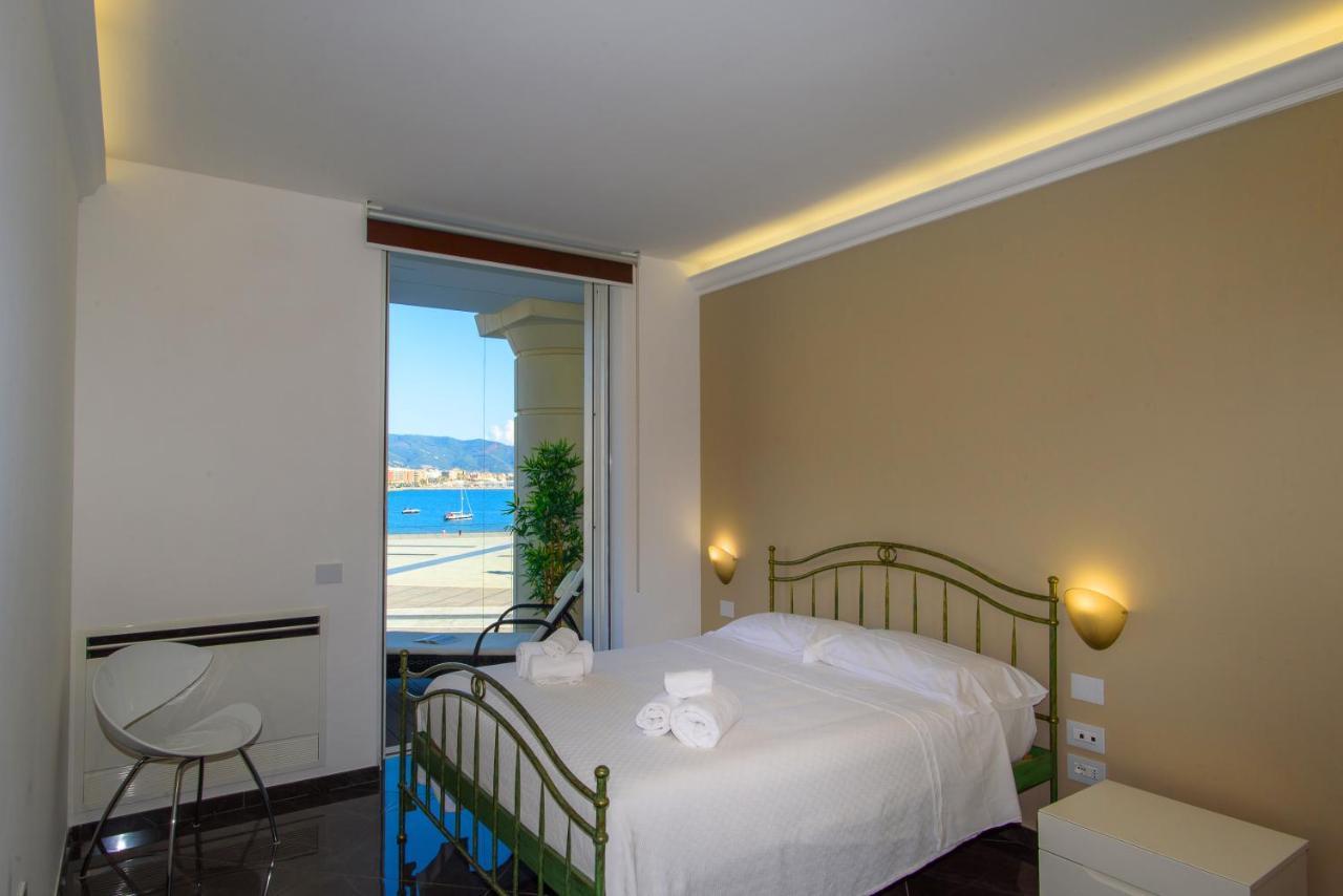 Mareluna Crescent - Luxury Seafront Experience Apartment