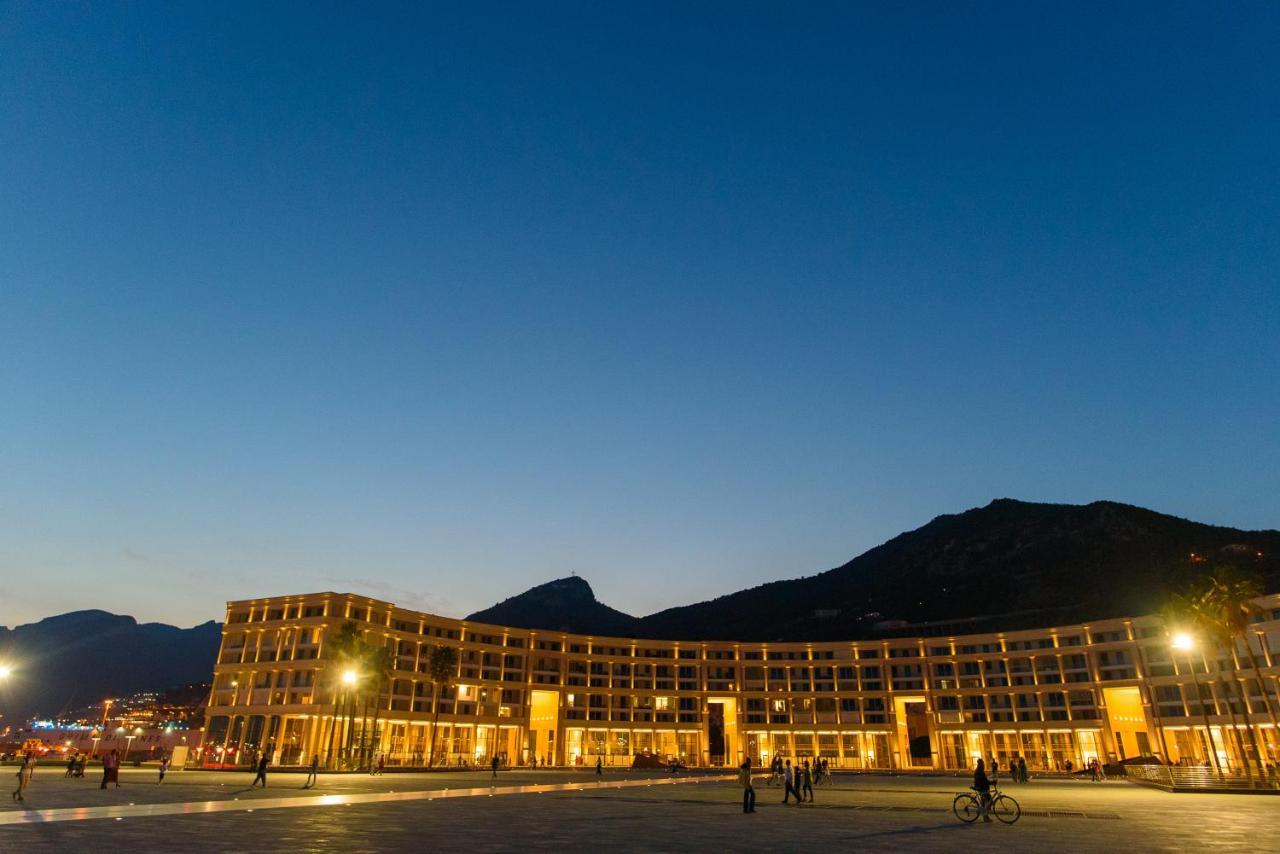 Mareluna Crescent - Luxury Seafront Experience Apartment Salerno
