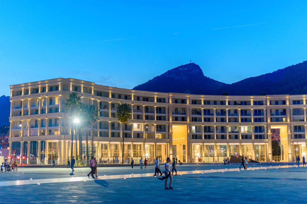 Mareluna Crescent - Luxury Seafront Experience *