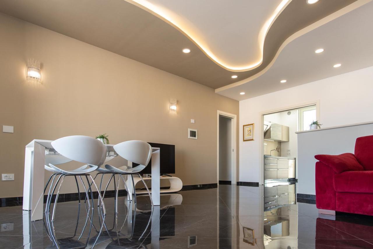 Mareluna Crescent - Luxury Seafront Experience *