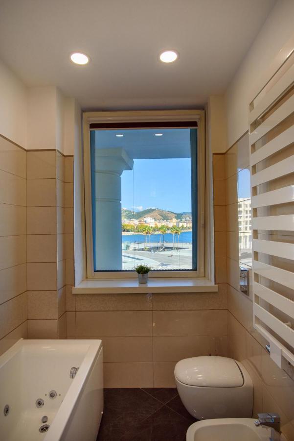 Mareluna Crescent - Luxury Seafront Experience Apartment