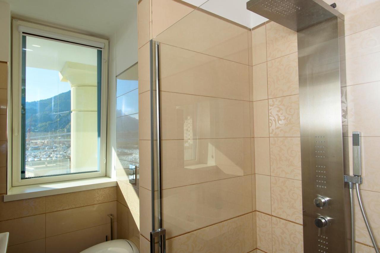 Mareluna Crescent - Luxury Seafront Experience *